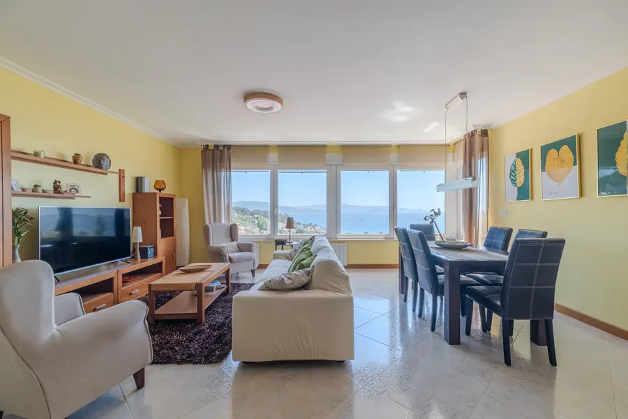 Salón-comedor con vistas a las Cíes