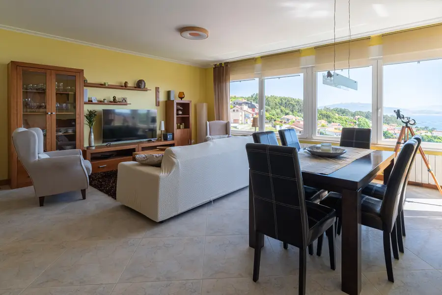 Salón-comedor con vistas a las Cíes