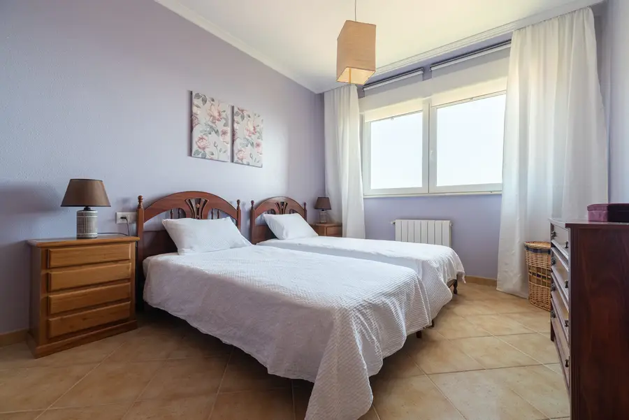 Dormitorio con dos camas