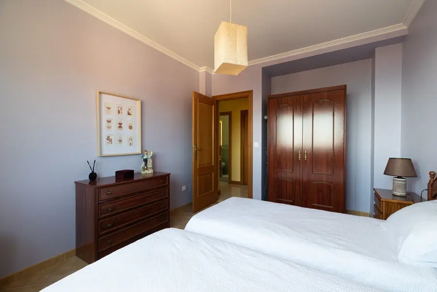 Dormitorio con dos camas